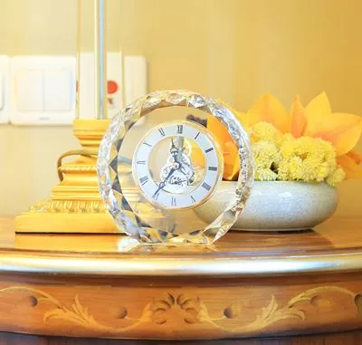 Facet circle crystal clock-1